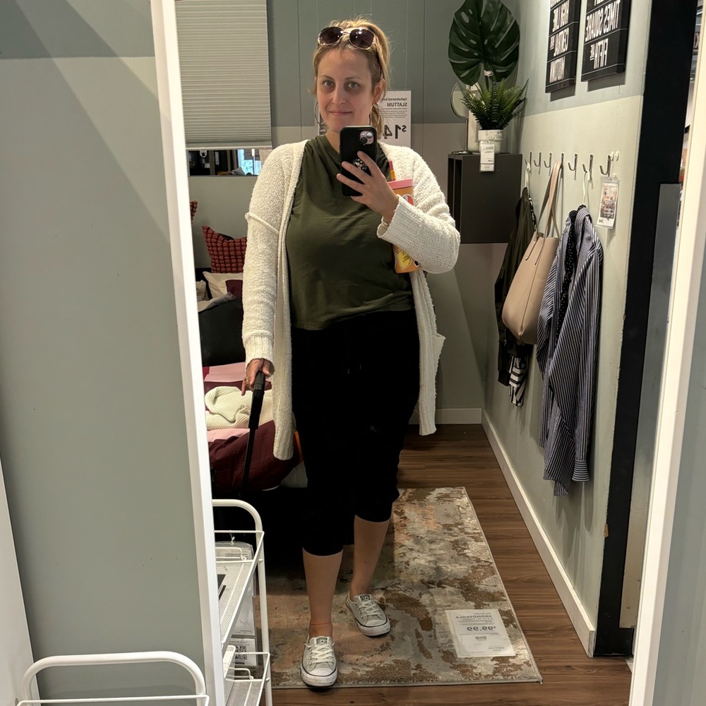 Meet Your Posher, Shawnie - Picture 7 of 8